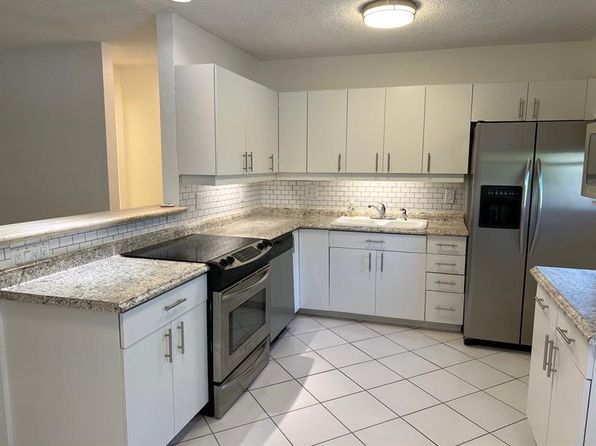 220 NE 18th Ave APT 2