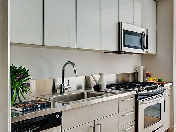 5th image of 550 W 54th St #543