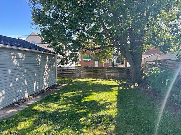 4th image of 14121 Elsetta Ave
