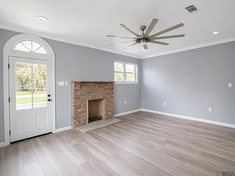 4809 Longfellow Dr — Photo 4