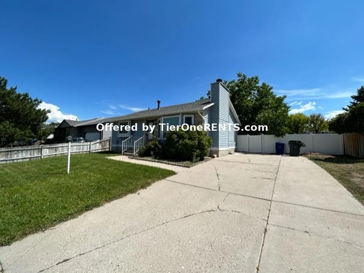 Beautiful home3 bed/2 bath in a great location — Photo 2