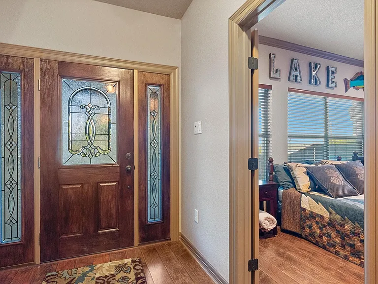 785 Lake Frst — Photo 8