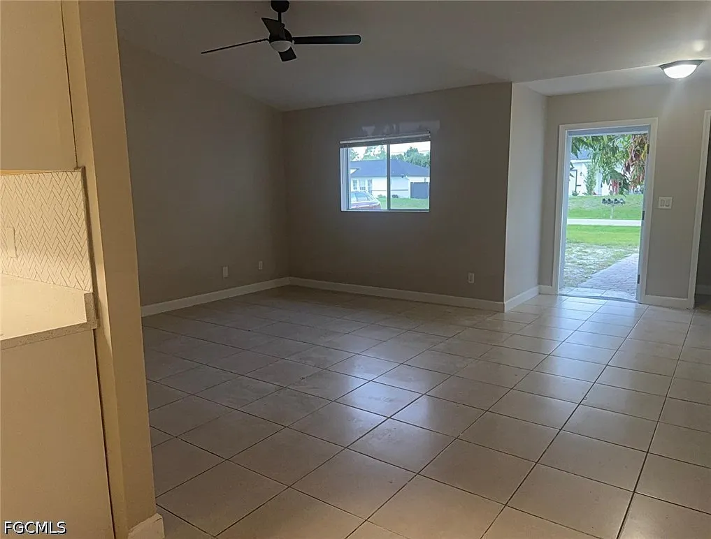 3 bed, 2.0 bath, 1179 sqft, $1,550 — Photo 2
