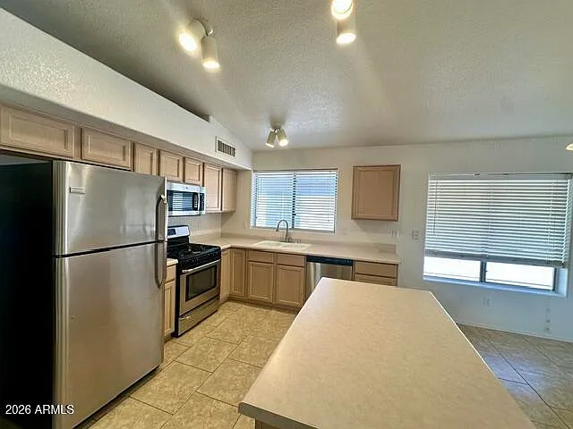 547 W Bluefield Ave — Photo 7