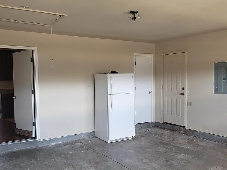1300 Eagle Dr — Photo 7