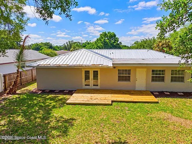 4 bed, 2.0 bath, 2038 sqft, $2,400 — Photo 2