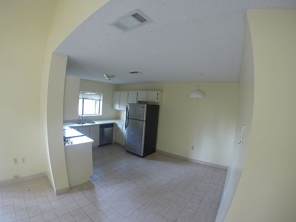 4th image of 9445 Palm Cir N