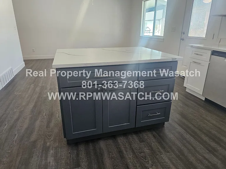 738 N 160 E — Photo 8
