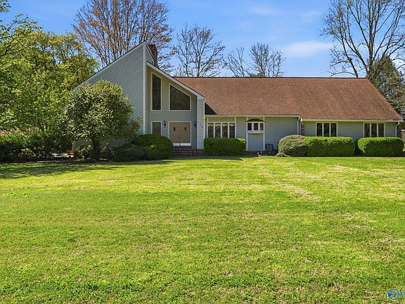 3rd image of 172 Country Rd NW