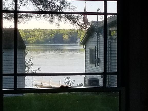2nd image of 926 Melville Pl