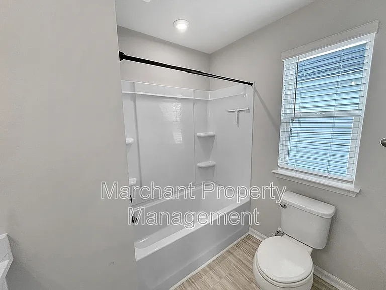 137 Gervais Cir — Photo 9
