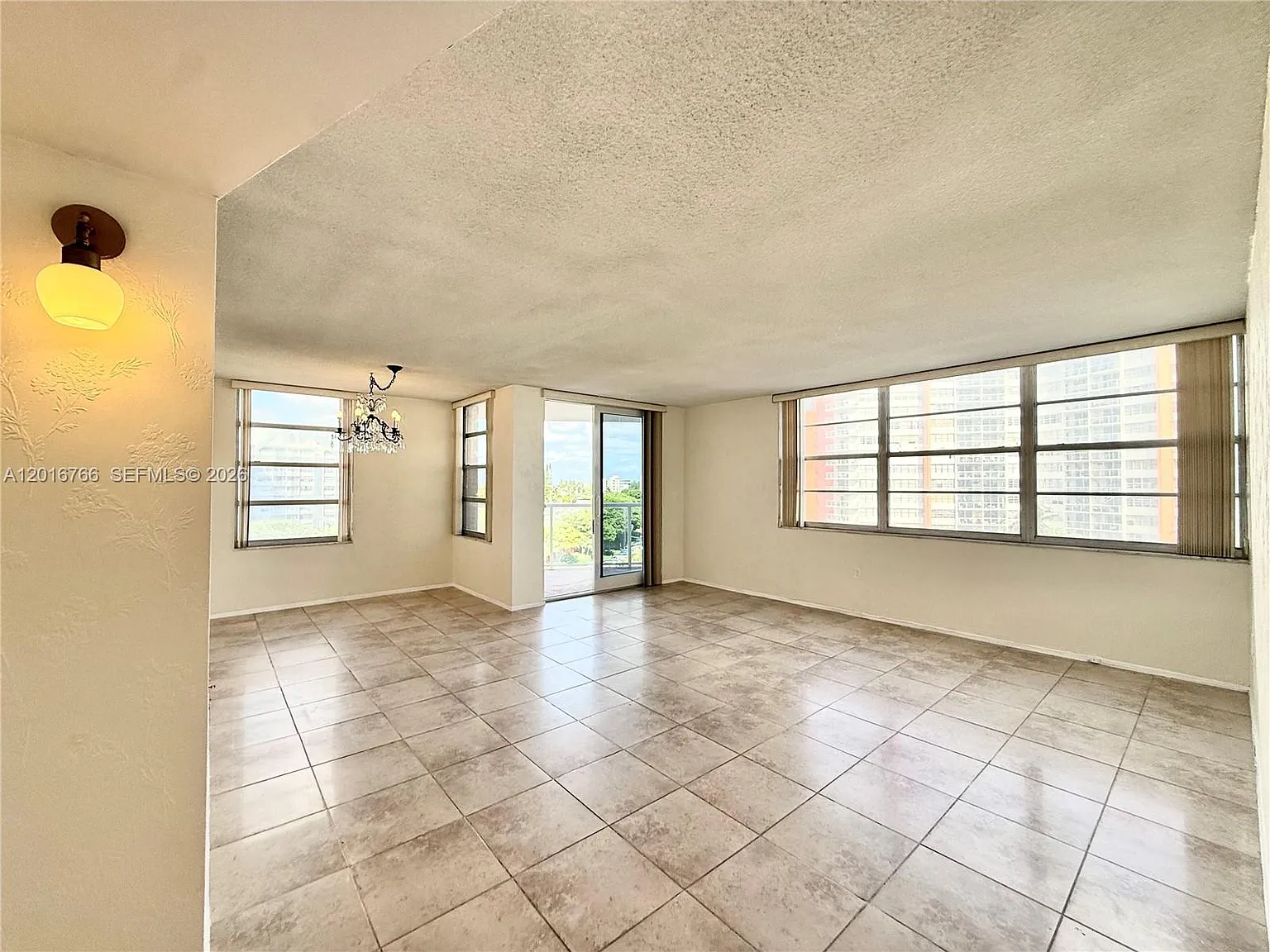 Buckley Towers Condo - Ea — Photo 4