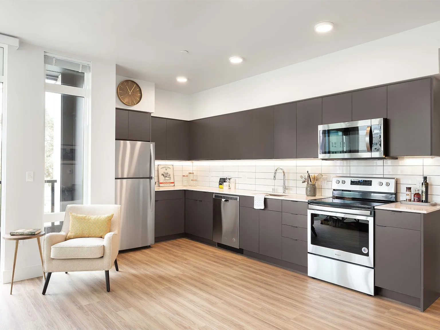 Adell Apartments — Photo 3