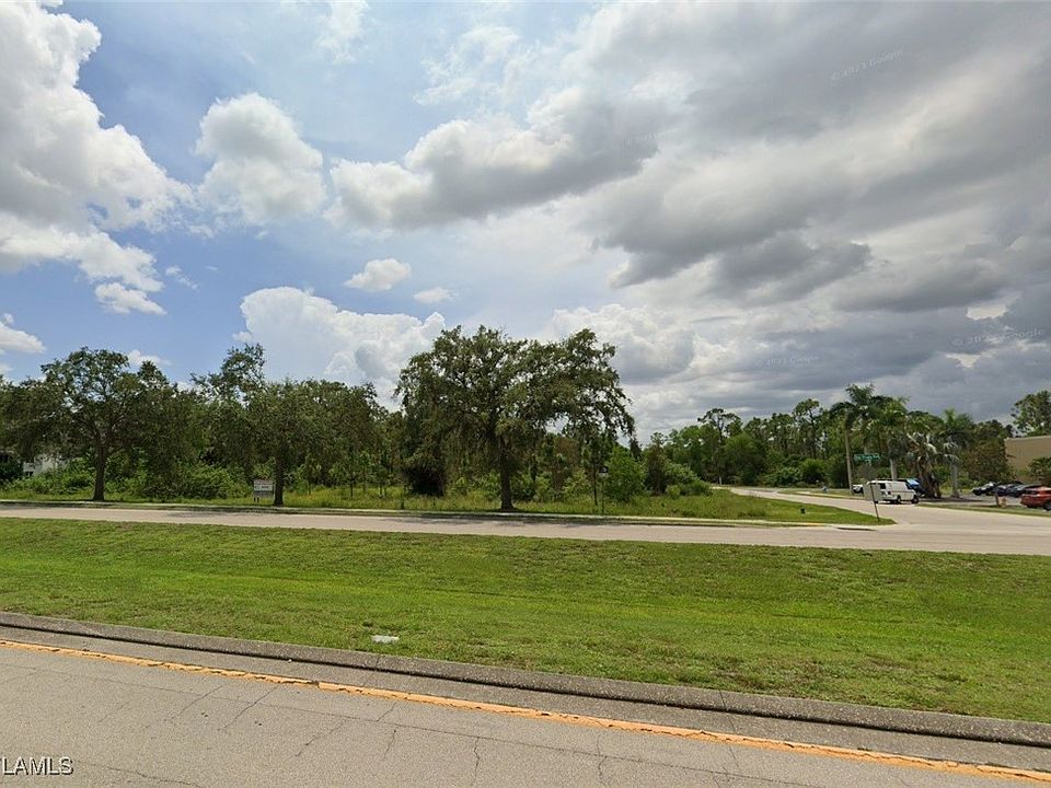 2nd image of Del Prado Boulevard N & De Navarra Pkwy