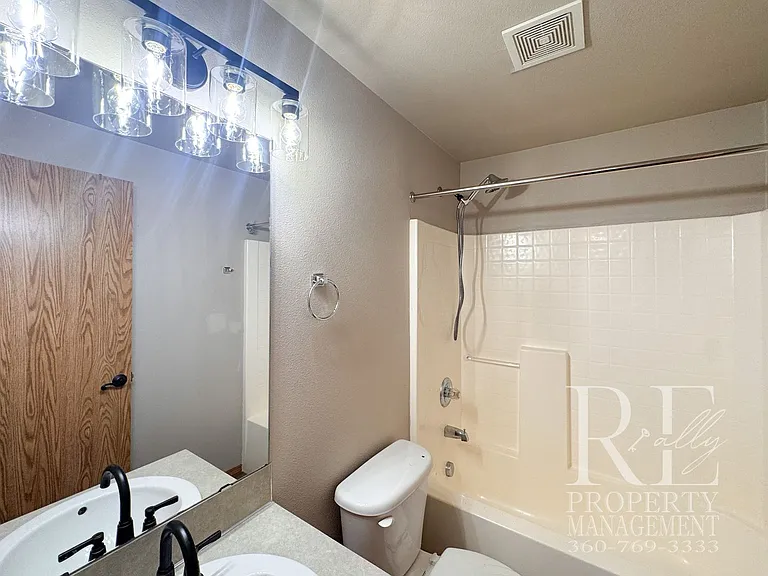 2090 NE Green Glen Ln — Photo 12