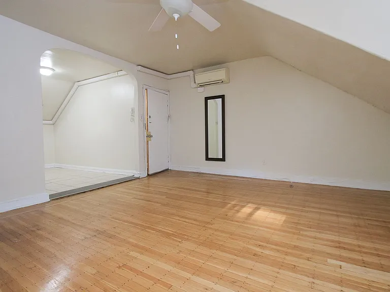 1429 Spruce St — Photo 5