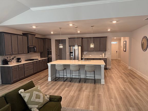 3rd image of 126 Vivian Ln