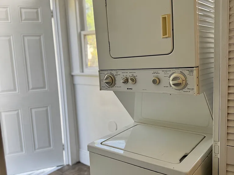 1340 Tamarind Ave — Photo 13