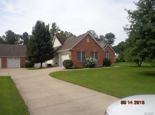 6 Bogey Ln, Union, MO 63084