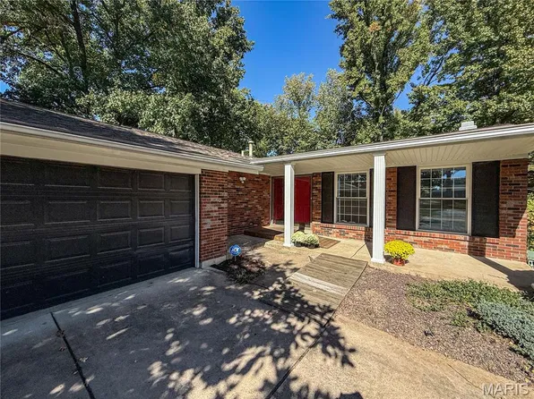 1333 Sherbrooke Rd, Saint Charles, MO 63303