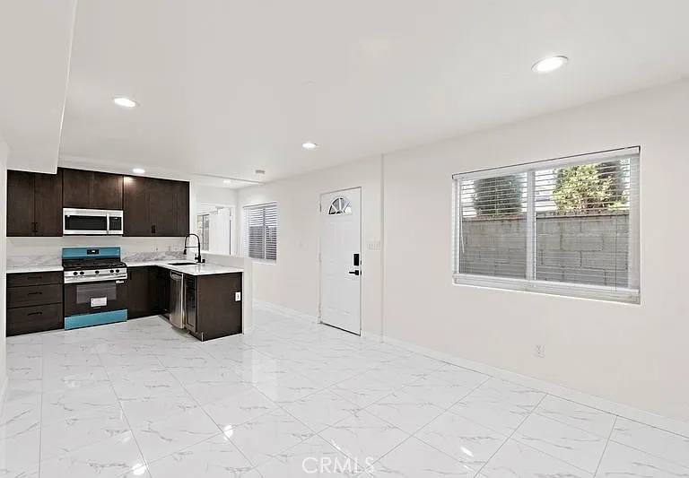 1578 S San Bernardino Pl — Photo 3