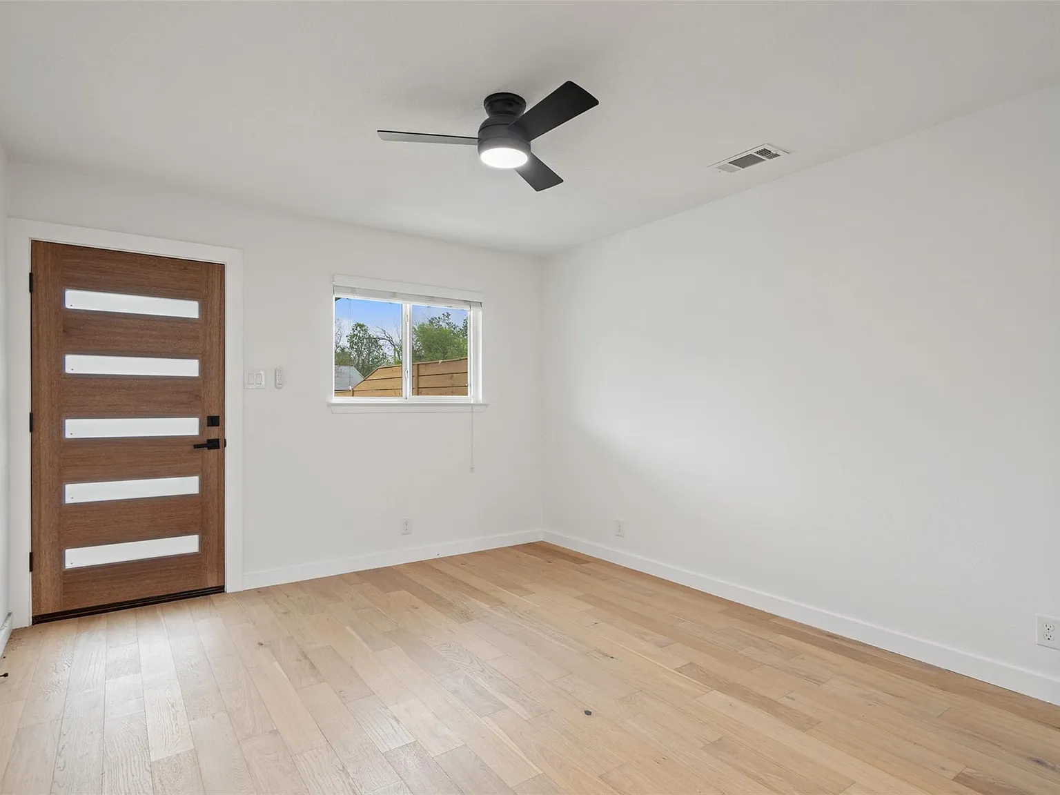 2 bed, 1.0 bath, 720 sqft, $1,650 — Photo 3