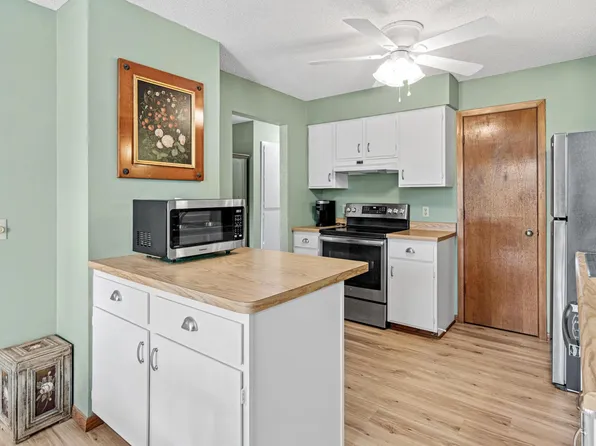 1890 Fox Ridge Dr APT C, West Saint Paul, MN 55118