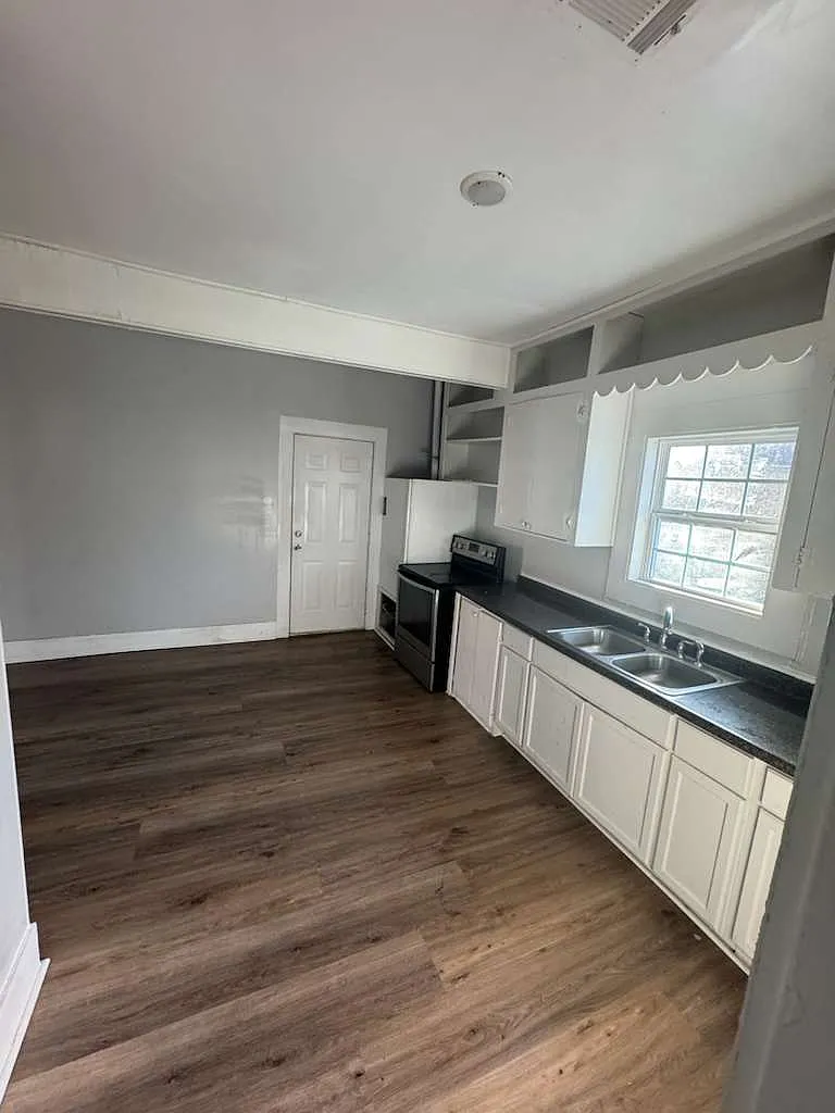 3 bed, 1124 sqft, $1,300 — Photo 2