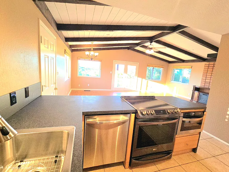 221 E Pine St — Photo 9