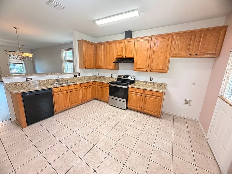 2905 Hudson Xing — Photo 6