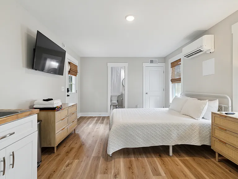 5069 Peachtree Ave #B — Photo 11