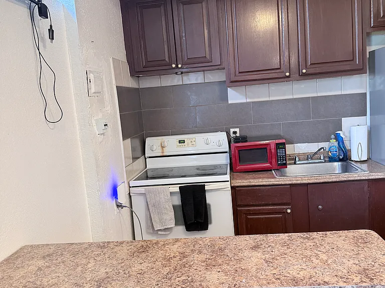 112 Newton Rd — Photo 7