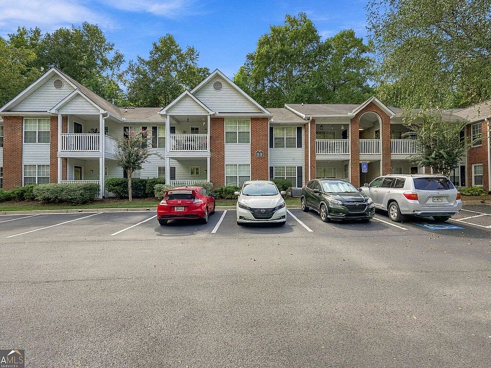 1st image of 305 Streamside Dr