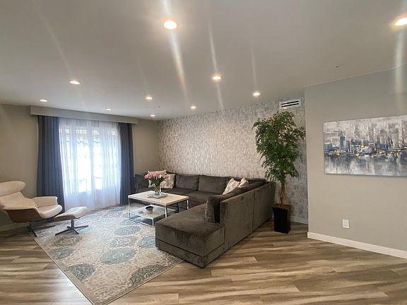 5th image of 426 N Maryland Ave Unit 201
