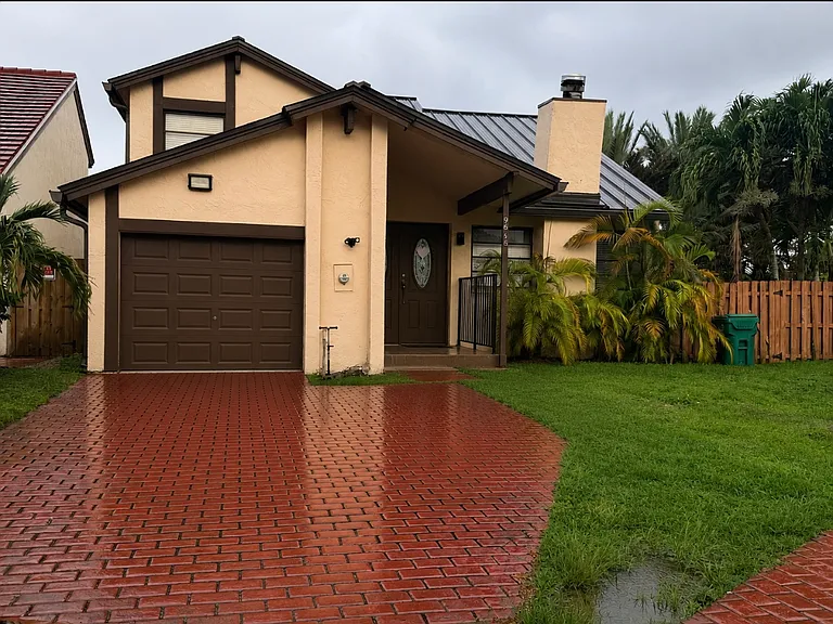 9645 SW 148th Pl — Photo 1