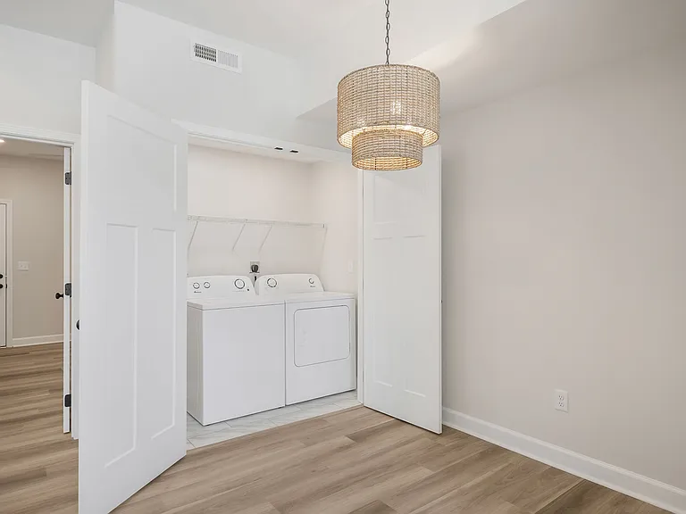 1150 England Dr — Photo 9