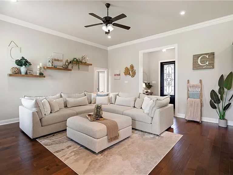 400 Walter Ln — Photo 3