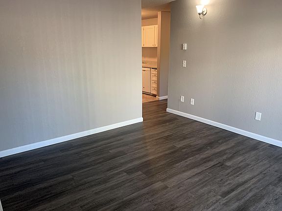 5th image of 102-13437 Greenwood Ave N #102