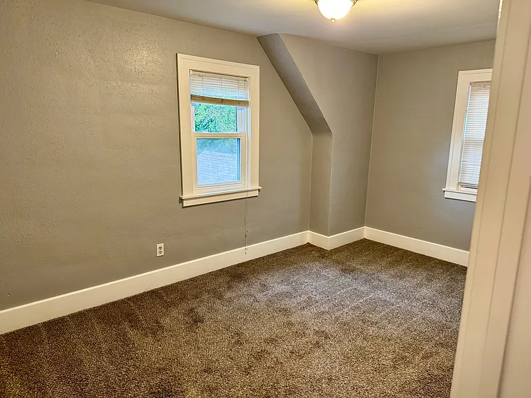 290 Voorheis St — Photo 12