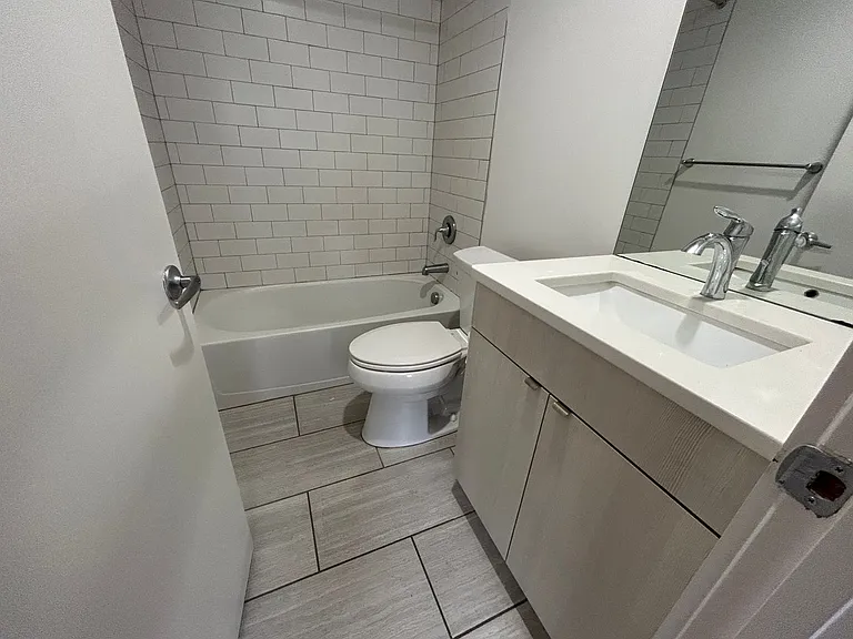1120-1122 Broadway — Photo 9