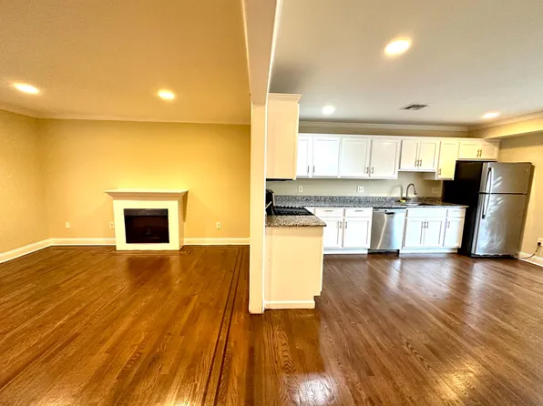19 Stillwater Ave APT C, Stamford, CT 06902