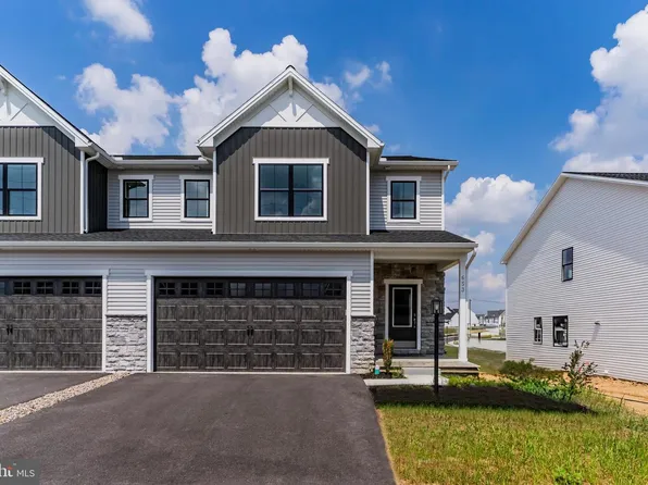 673 Brittany Dr, Mechanicsburg, PA 17055