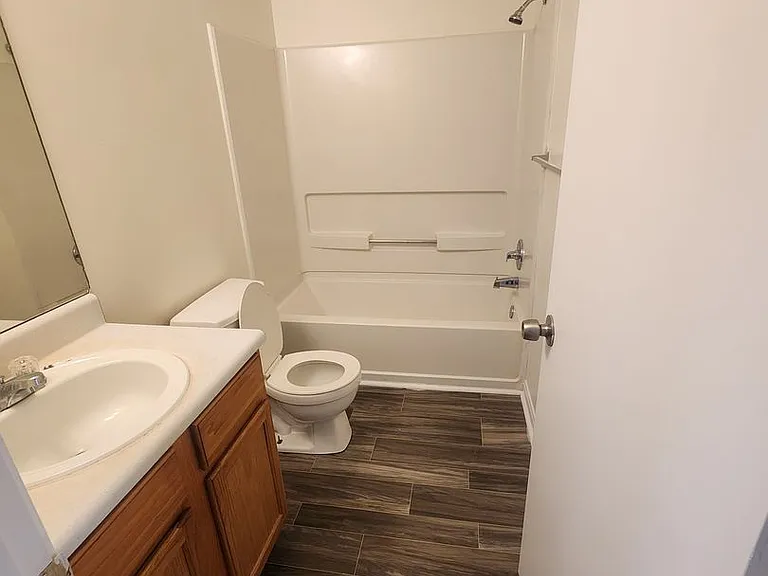 Castlewood Apartments - Huntsville, AL — Photo 4