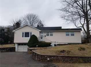 215 Kensington Ave, Meriden, CT 06451