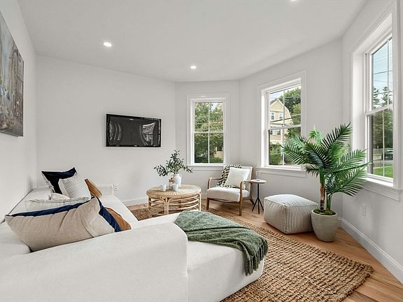 3rd image of 52-54 Dartmouth St #1