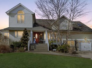 2910 Harbor Rd, Merrick, NY 11566