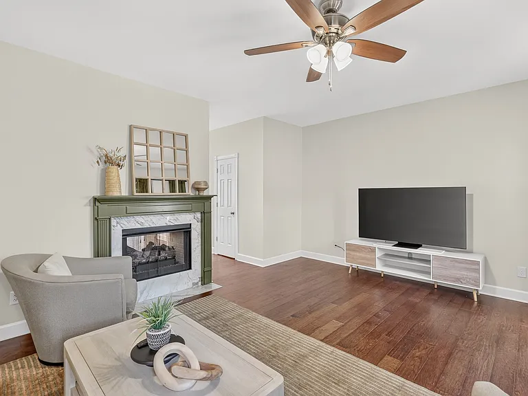 131 Carriage Ct — Photo 23
