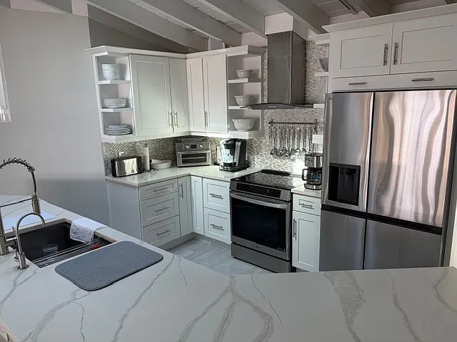 223 E Hart St — Photo 23