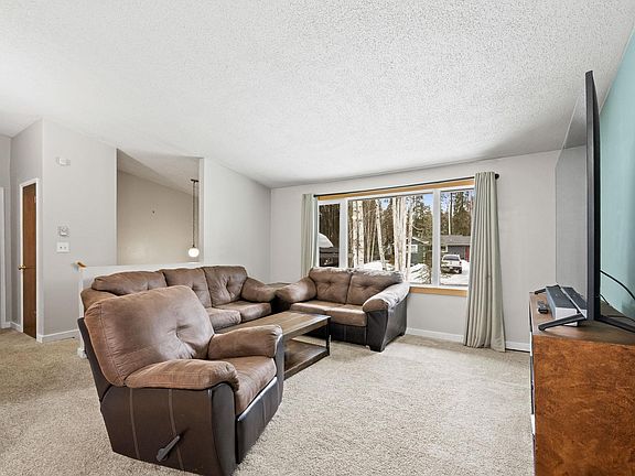 5th image of 857 Mattie St