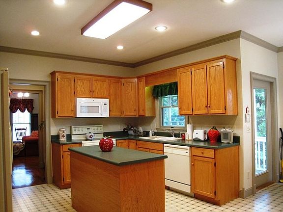 3rd image of 3255 Lakewood Dr NW